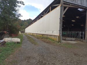 Filet brise-vent sur rails