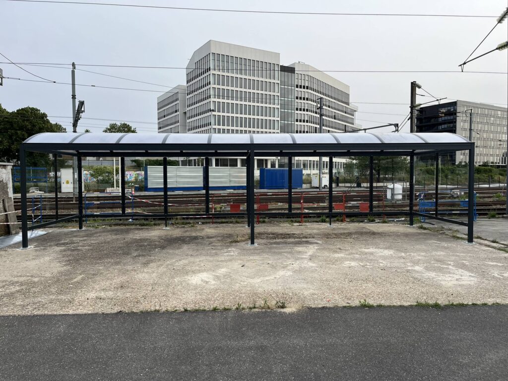 Abri métallique pour garage à vélo