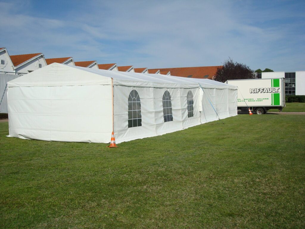 Structure métallique bâché pour loué pour fêtes et mariages