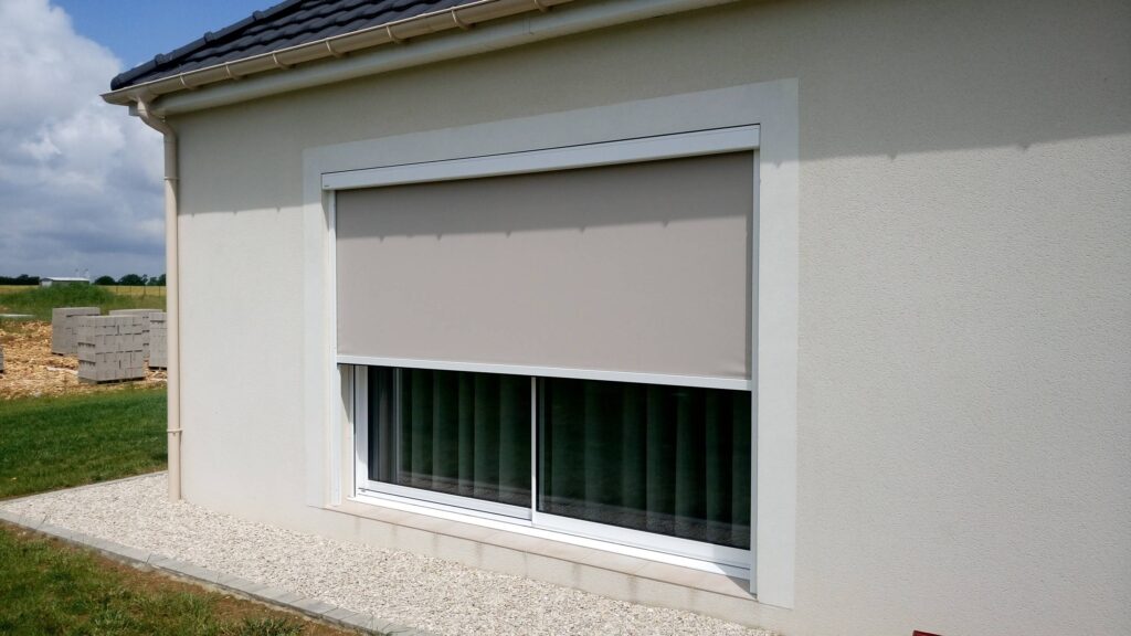 STORE COFFRE VERTICAL GUIDE ZIPPE POUR BAIE VITREE