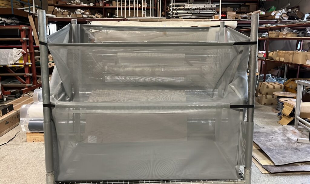 Bâche de protection pour rack industriel