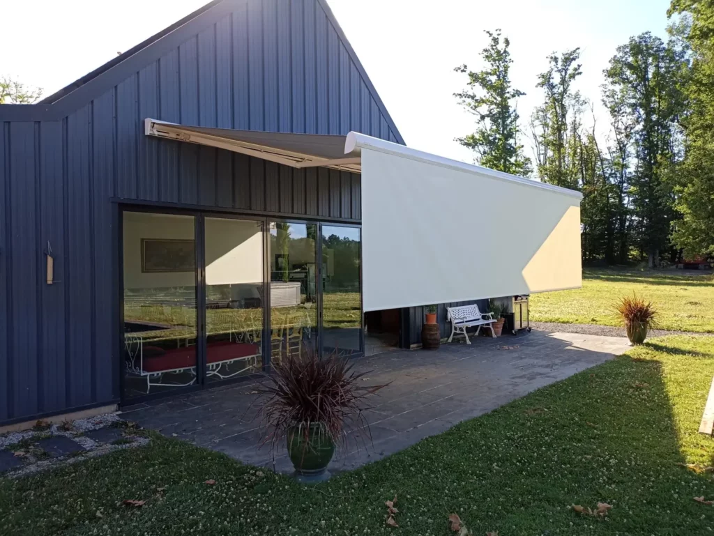 Store coffre B38 avec lambrequin déroulable motorisé